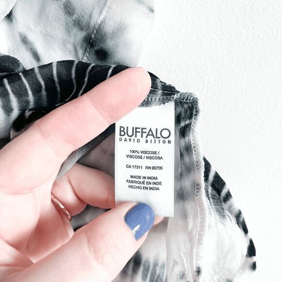 Buffalo David Bitton Women's Large Top Short Sleeve Cropped Style Tie Dye Black - Picture 5 of 5